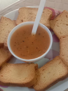 દૂધી ટામેટાં નો સુપ (Dudhi Tomato Soup Recipe In Gujarati) રેસીપી મુખ્ય ફોટો