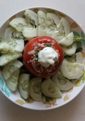 Una foto de Tomates rellenos con atún