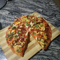 A picture of Cheesy chicken pizza.