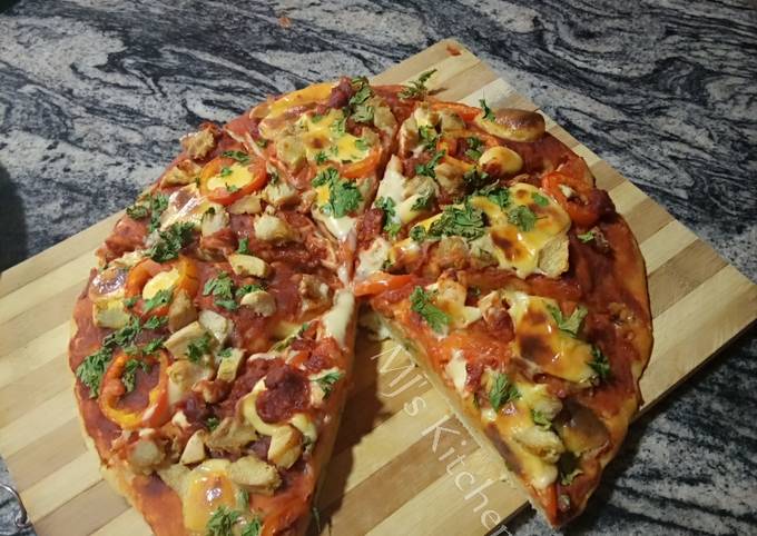 Recipe of Ultimate Cheesy chicken pizza