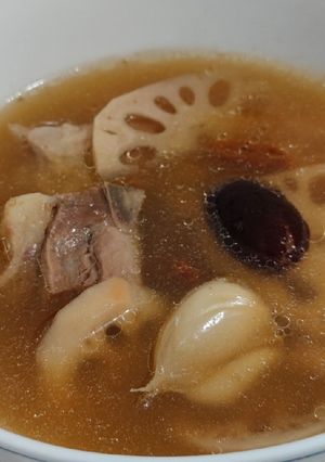 A picture of Lotus root pork ribs soup.