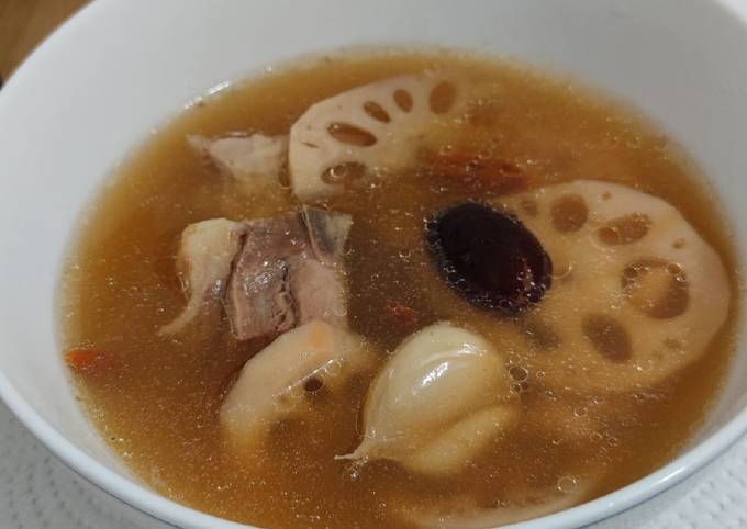 Lotus root pork ribs soup