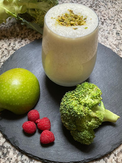 A picture of 🥦Broccoli Smoothie with Green Apple and Lime🍋.