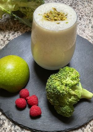A picture of 🥦Broccoli Smoothie with Green Apple and Lime🍋.