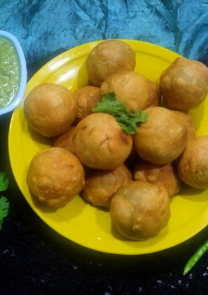 A picture of Tuvar kachori.