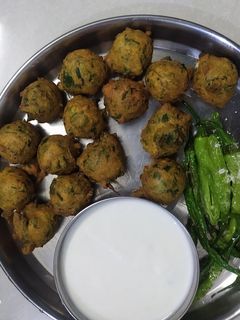 મેથી લસણ ના મસાલા ગોટા (Methi Lasan Masala Gota Recipe In Gujarati) રેસીપી મુખ્ય ફોટો