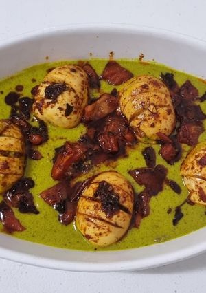 A picture of Afghani egg curry.