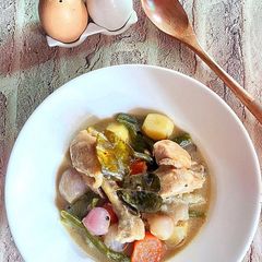 A picture of Kolkata Style Chicken Stew.