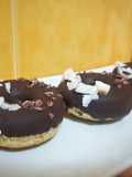 Donuts de chirimoya, coco y chocolate