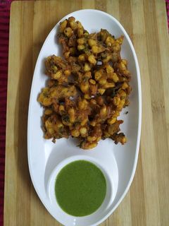 कॉर्न प्याज़ के पकोड़े (Corn pyaz ke pakode recipe in hindi) रेसिपी मुख्य फोटो