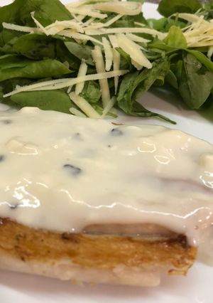 Una foto de Filet a la plancheta con salsa de roquefort