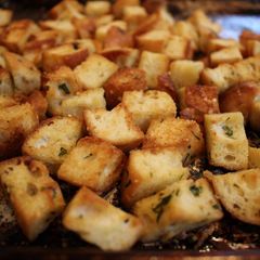 A picture of Garlic Parmesan Croutons.