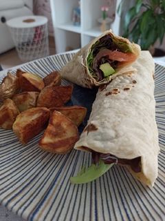Una foto de Wraps de salmón ahumado y Aguacate
