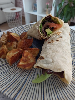 Una foto de Wraps de salmón ahumado y Aguacate