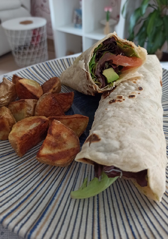 Una foto de Wraps de salmón ahumado y Aguacate