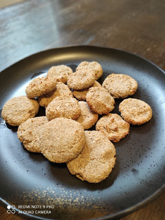 A picture of Oat cookie with coconut 🥥 and banana 🍌.