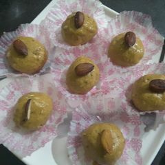 A picture of Besan Ladoo.