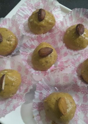 A picture of Besan Ladoo.
