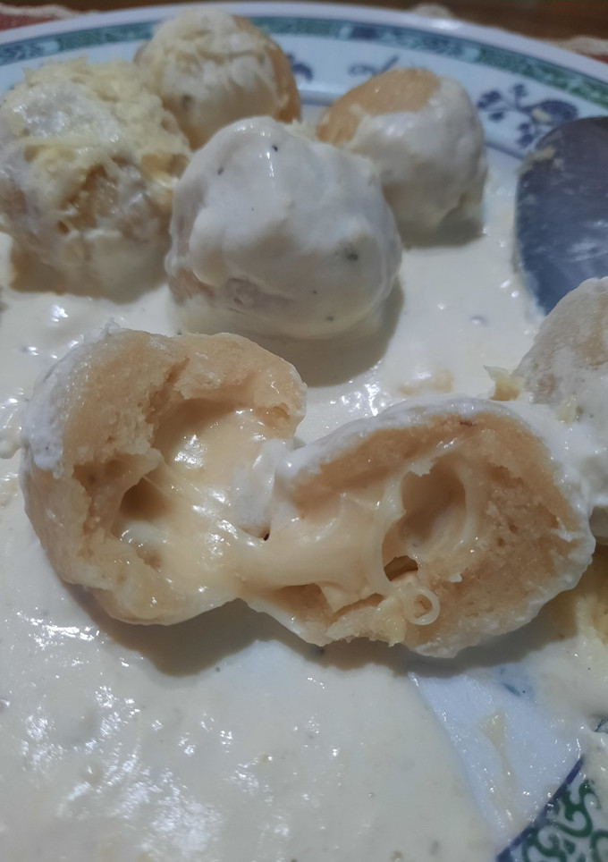 Una foto de Ñoquis rellenos con salsa de queso
