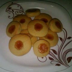 A picture of Jam Stuffed Cookies.