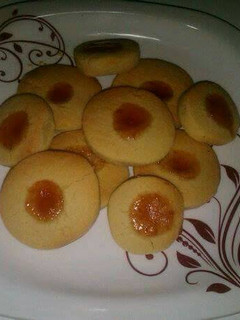 A picture of Jam Stuffed Cookies.
