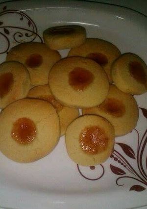 A picture of Jam Stuffed Cookies.