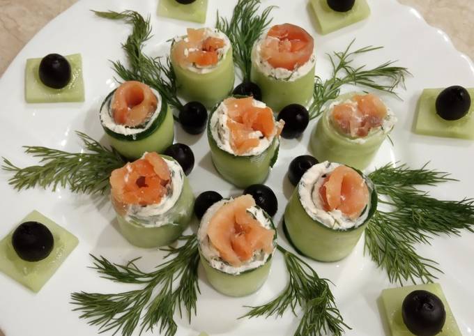 Рулетики из огурца, творожного сыра и сёмги