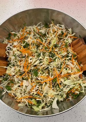 Una foto de Ensalada napolitana con cilantro