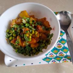 A picture of Aloo matar ki sabzi.