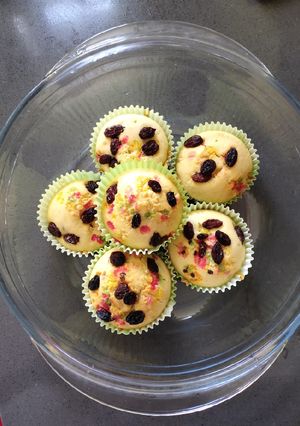 A picture of Raisens Cupcakes.