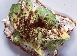 صورة لوصفة أفوكادو توست 🥑