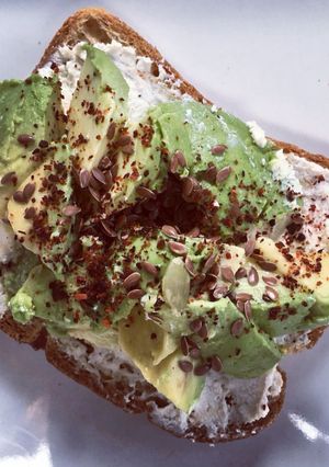 صورة لوصفة أفوكادو توست 🥑