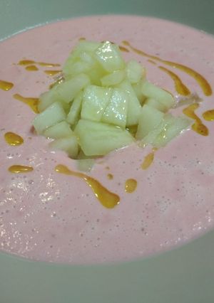 Foto principal de Sopa rosa de pepino y yogurt