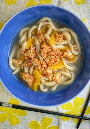 Foto di Noodles con zucca e uova alla curcuma