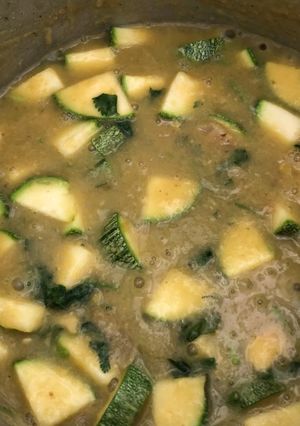 Una foto de Habas verdes con calabacitas 💚