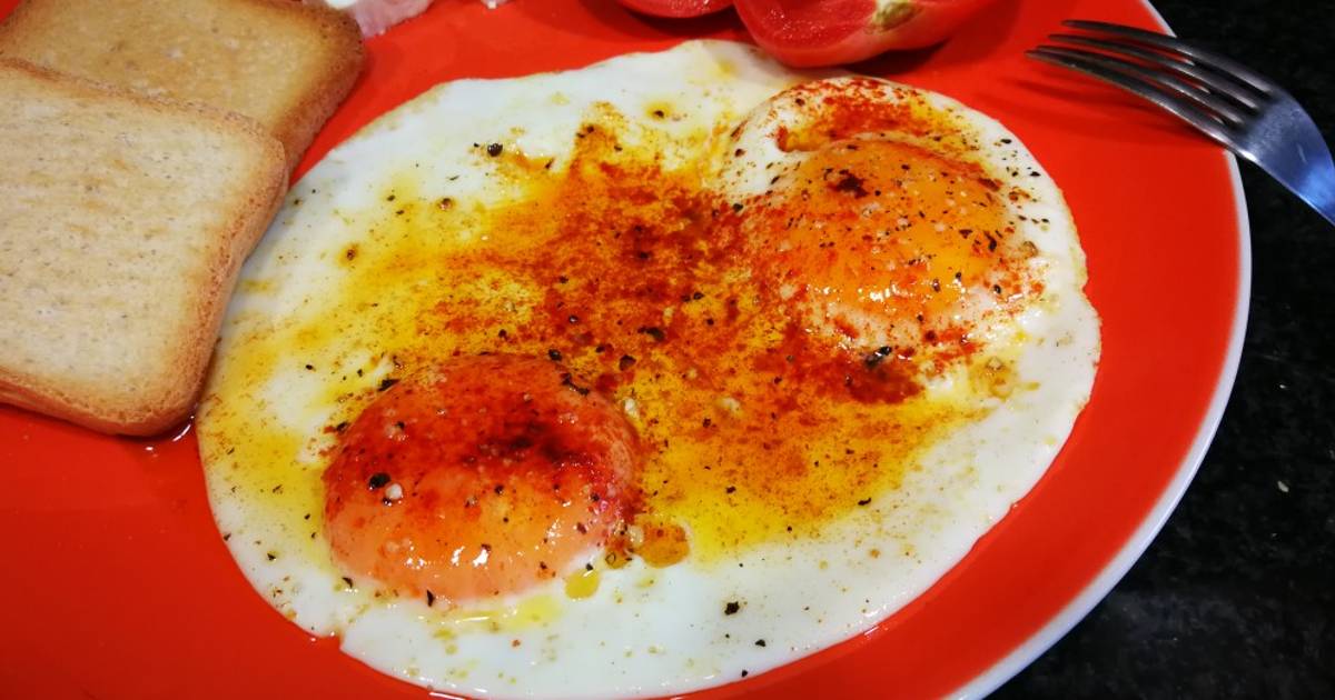 Huevos fritos con lluvia de pimentón