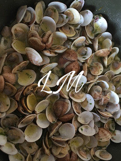 Una foto de Almejas al toque de manzanilla de Sanlúcar