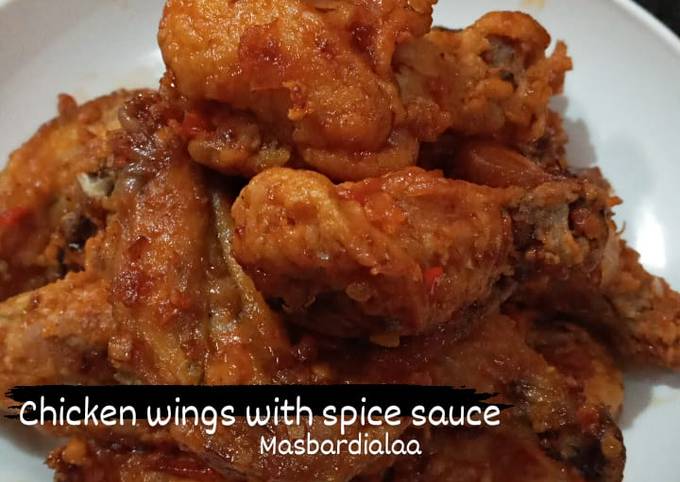 Chicken wings with spicy sauce