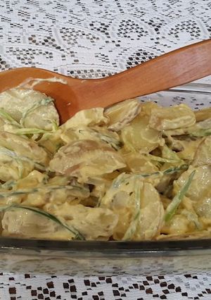 Una foto de Ensalada de papas rústicas al curry