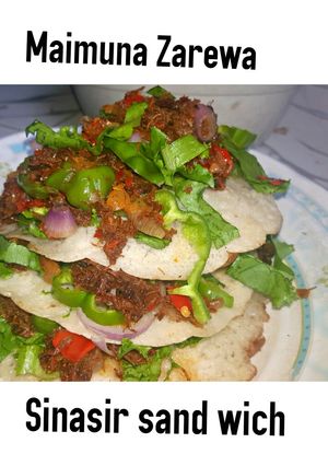 A picture of Sinasir sandwich.