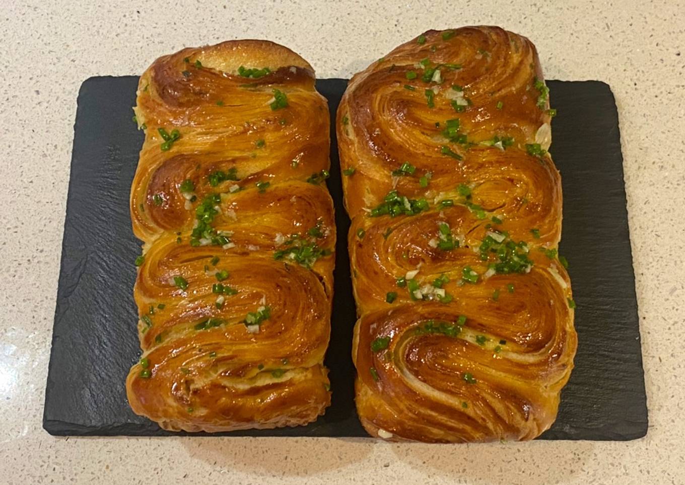 Fluffy puff pastry butter loaf (with butter glaze)