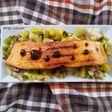 Salmone grigliato con porri