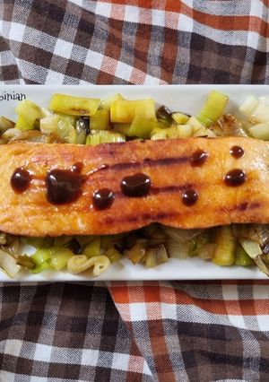 Foto di Salmone grigliato con porri