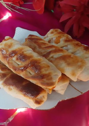 A picture of Chicken bread rolls.