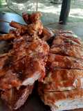 Cerdo y pollo con salsa de barbacoa