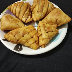 A picture of Aloo veggie samosa.