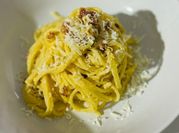 Una foto de spaghetti carbonara