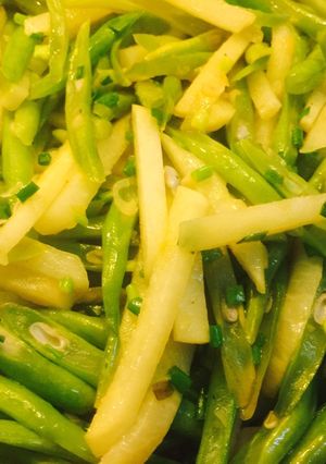 Hình của món Củ sắn và đậu xào bằng mỡ lợn.