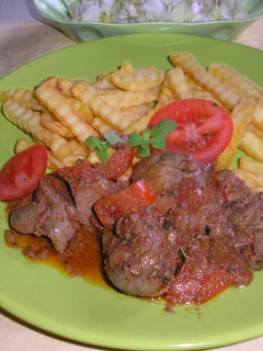Pörkölt csirkemáj friss majoránnával recept fotója