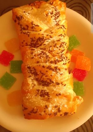 Una foto de Trenza de hojaldre con Nutella y virutas de chocolate